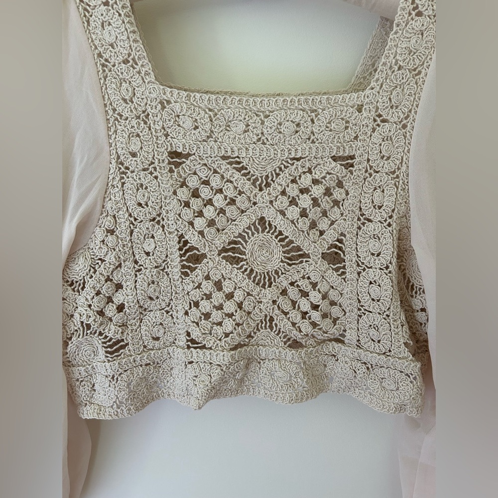 Crochet Boho-Inspired Puff Sleeve Blouse
Size: Small
EUC - Picture 4 of 11